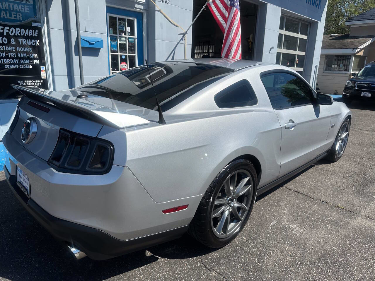Used 2012 Ford Mustang GT Premium w/ HID Headlamps & Security Pkg RWD image 6