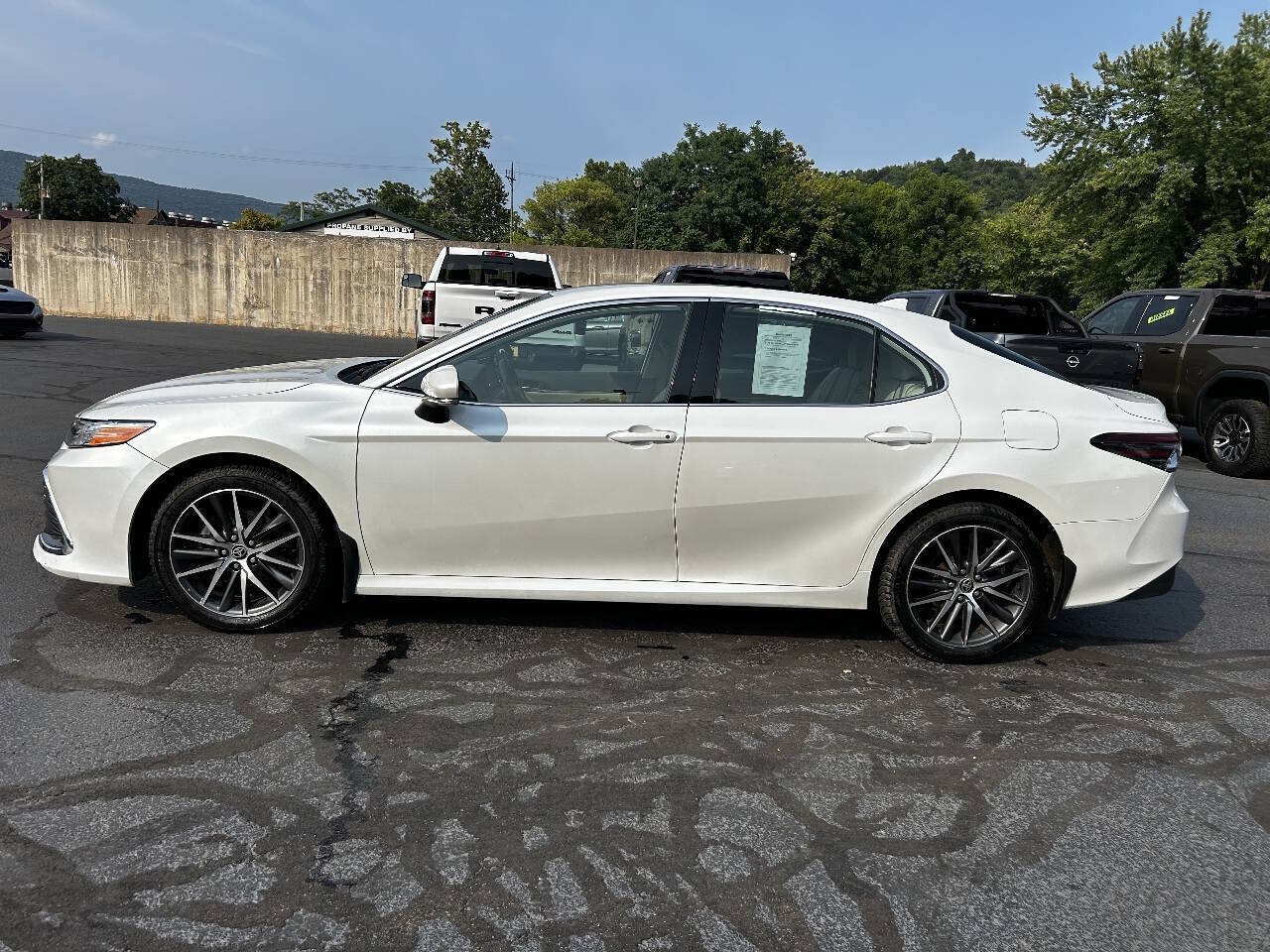 Used 2021 Toyota Camry XLE AWD/4WD image 6