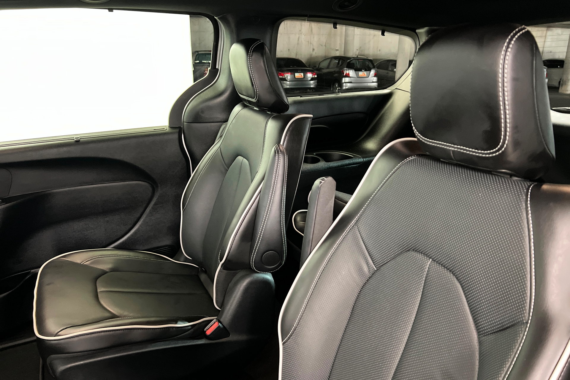 Used 2024 Chrysler Pacifica Premium FWD image 21