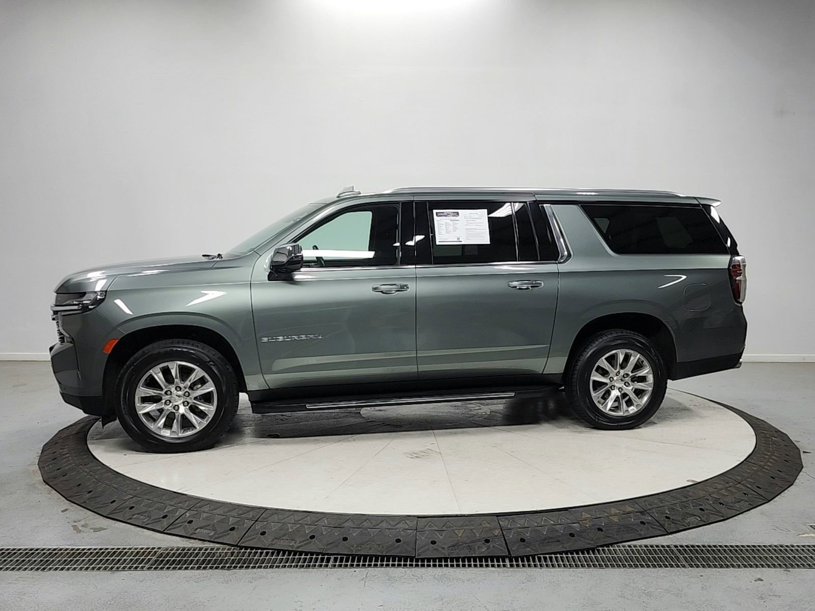Used 2023 Chevrolet Suburban Premier AWD/4WD image 4