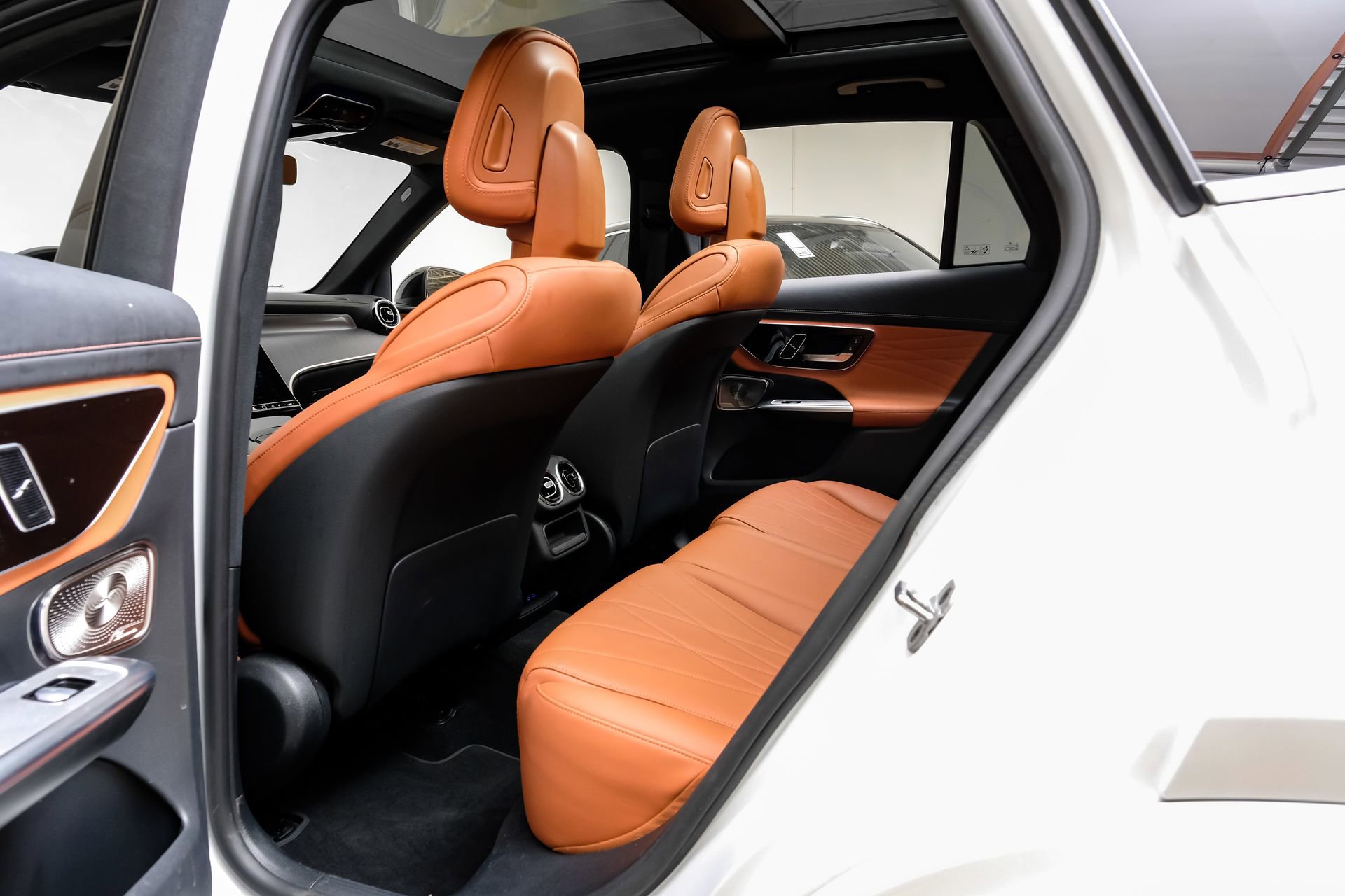 Used 2024 Mercedes-Benz GLC 300 4MATIC image 38