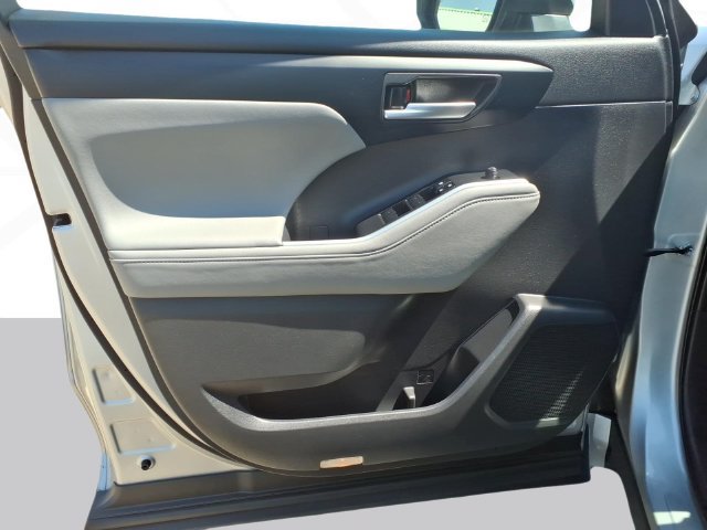 Used 2023 Toyota Highlander XLE AWD/4WD image 10
