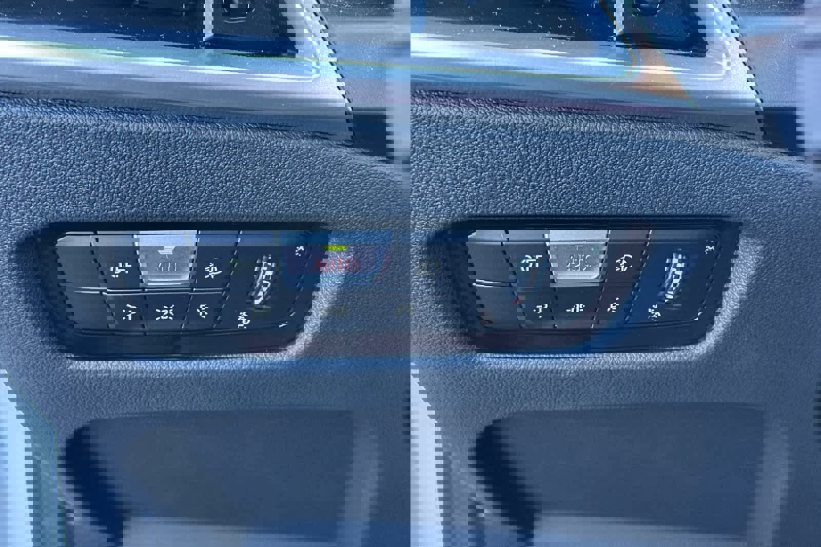 Used 2025 BMW 330i Sedan image 30