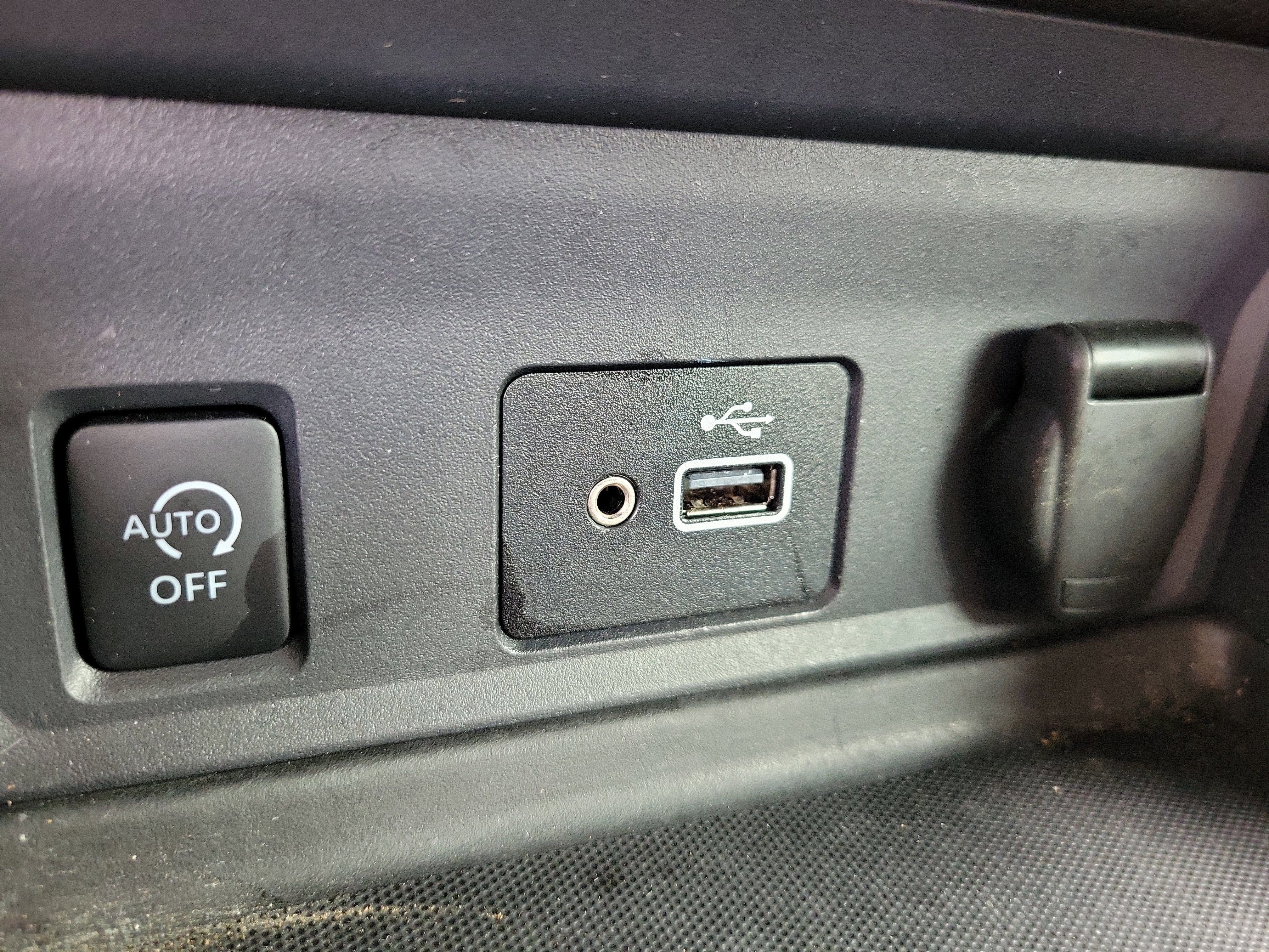 Used 2025 Nissan Sentra S image 18