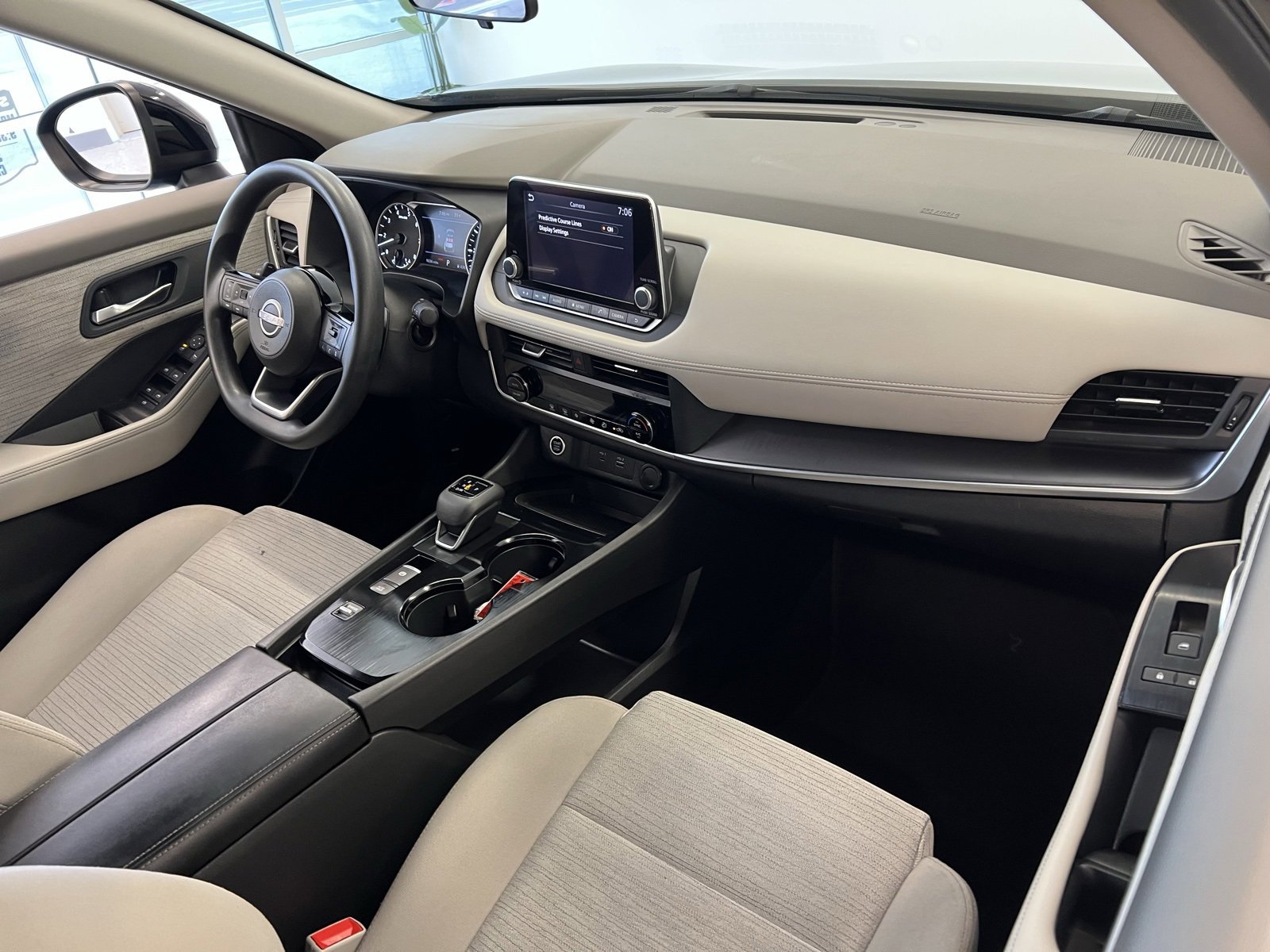 Used 2023 Nissan Rogue SV image 37