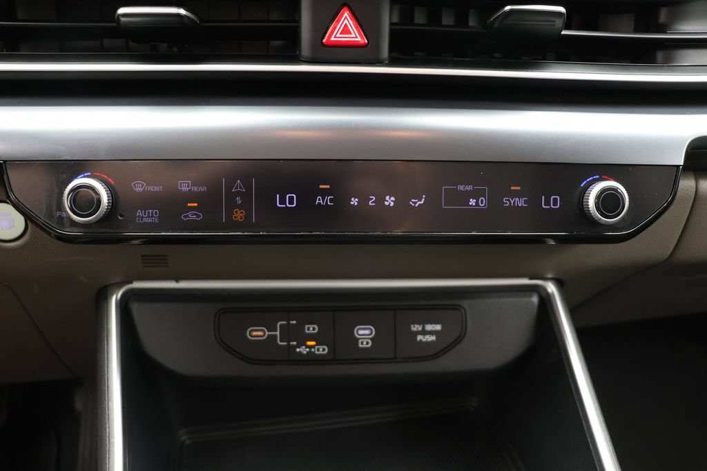 Used 2025 Kia Carnival FWD image 21