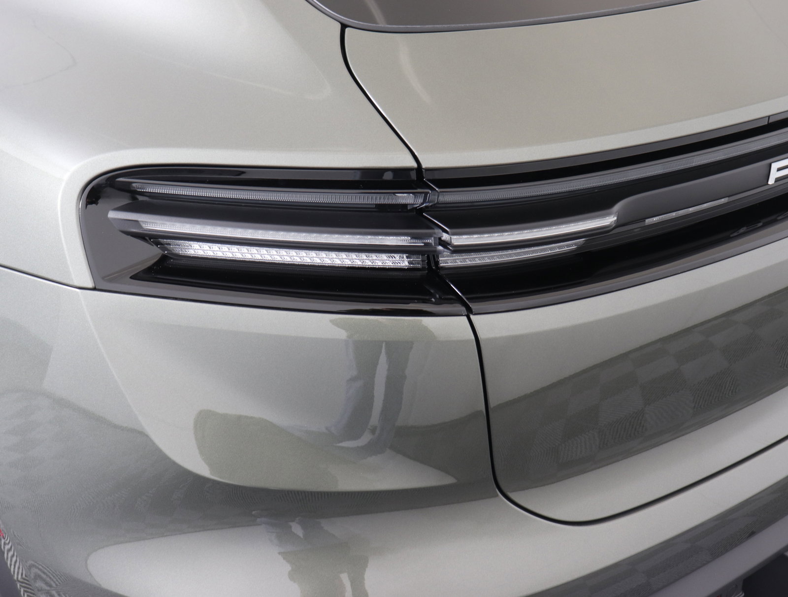 Used 2025 Porsche Macan Electric image 15