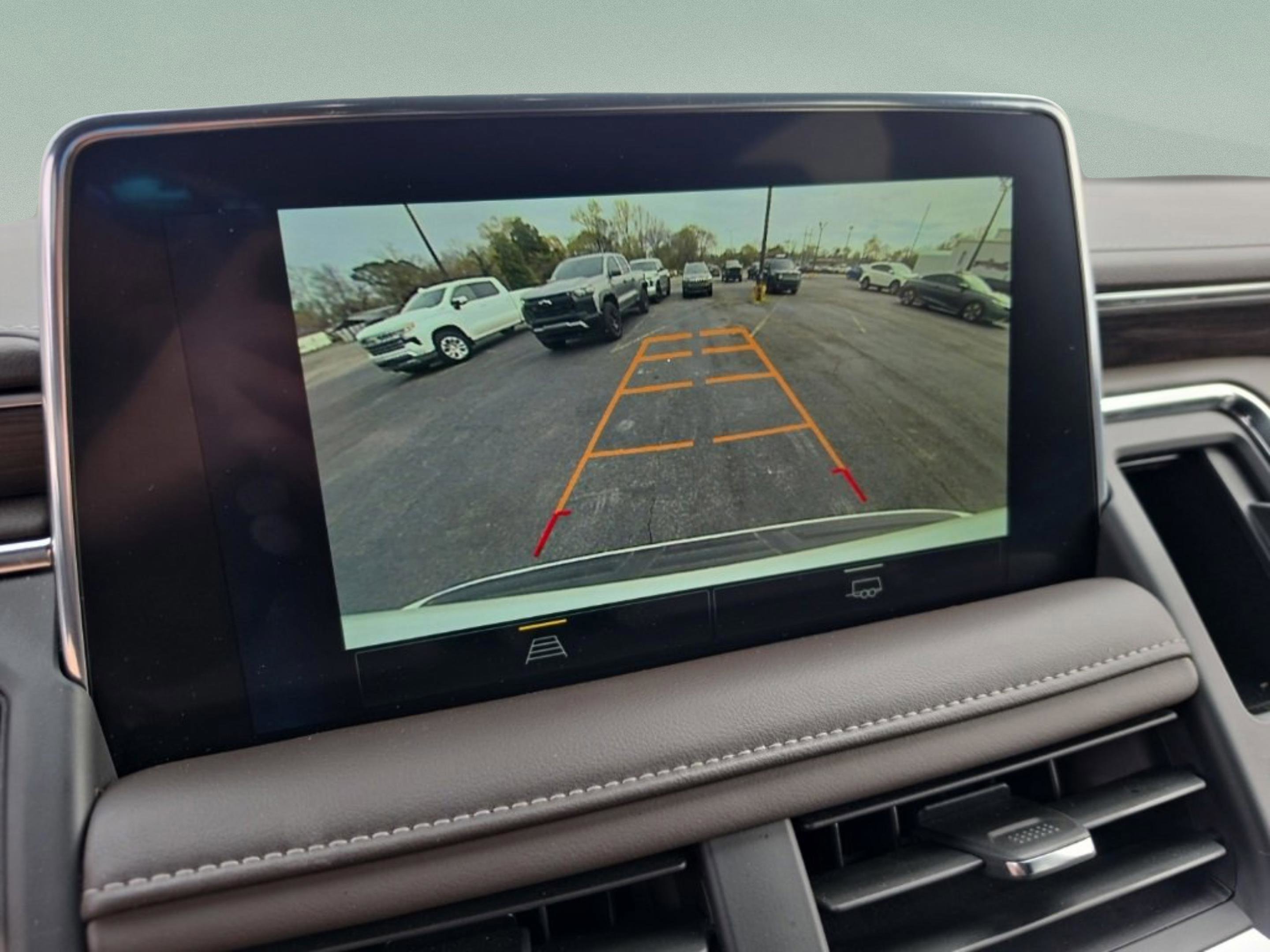 Used 2024 Chevrolet Suburban Z71 image 19