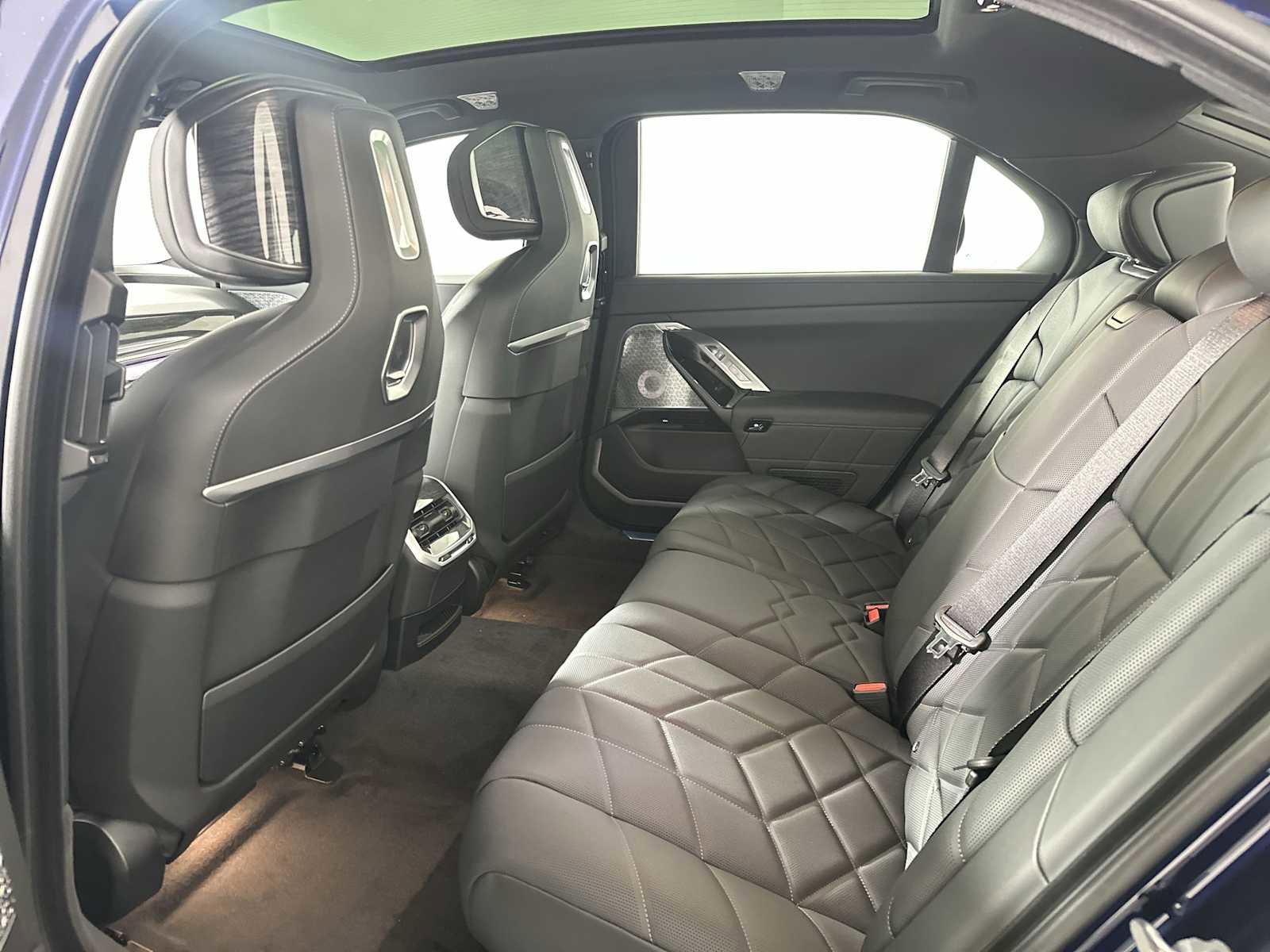 New 2026 BMW 760i xDrive w/ Executive Package image 19