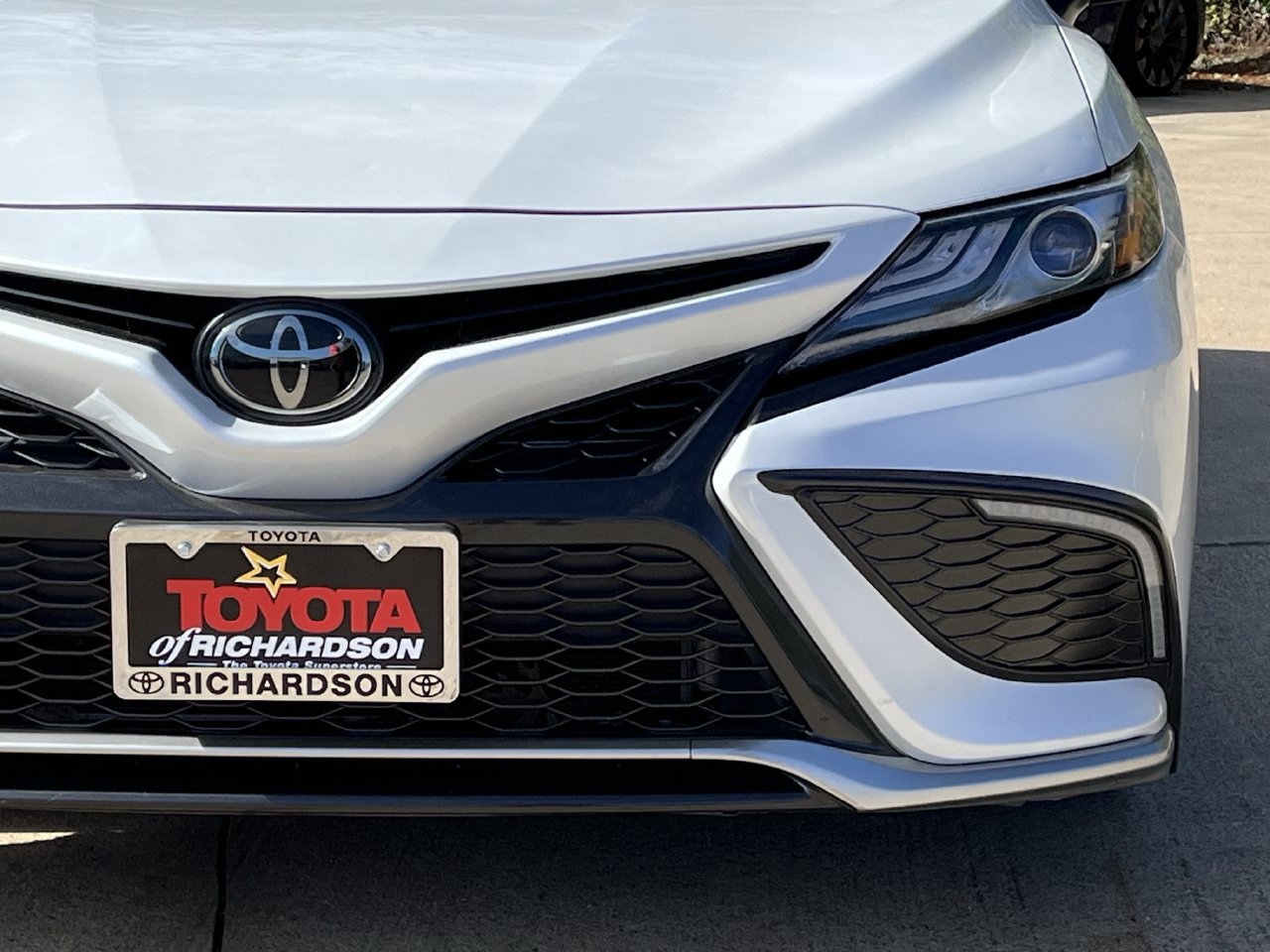 Used 2023 Toyota Camry XSE FWD image 8