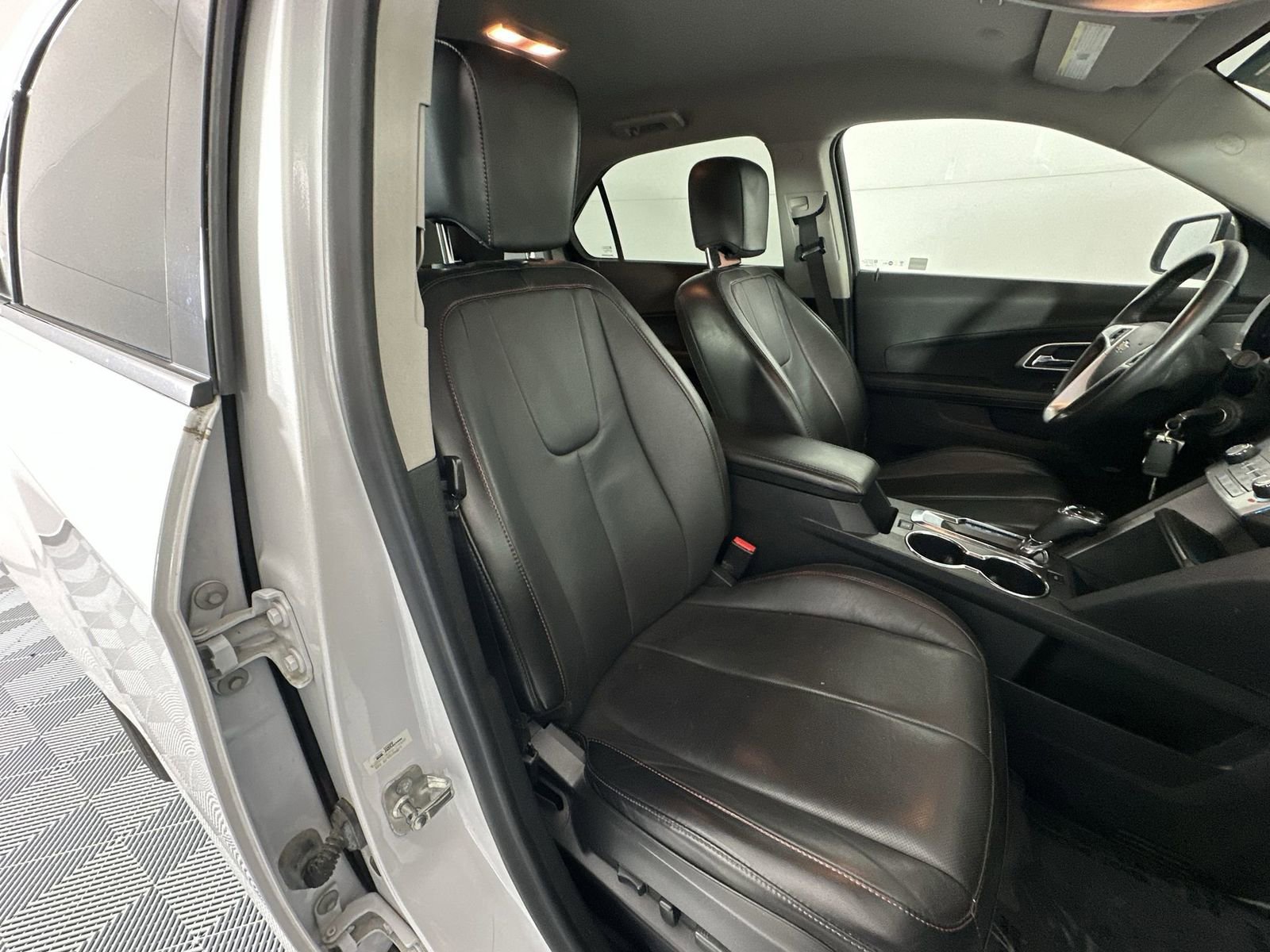 Used 2017 Chevrolet Equinox Premier w/ Enhanced Convenience Package FWD image 26