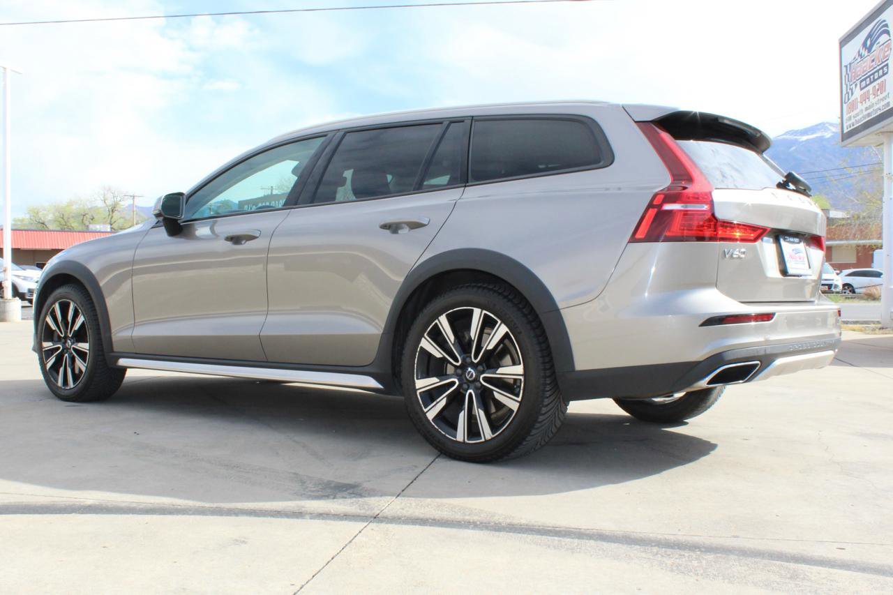 Used 2020 Volvo V60 T5 Cross Country image 71