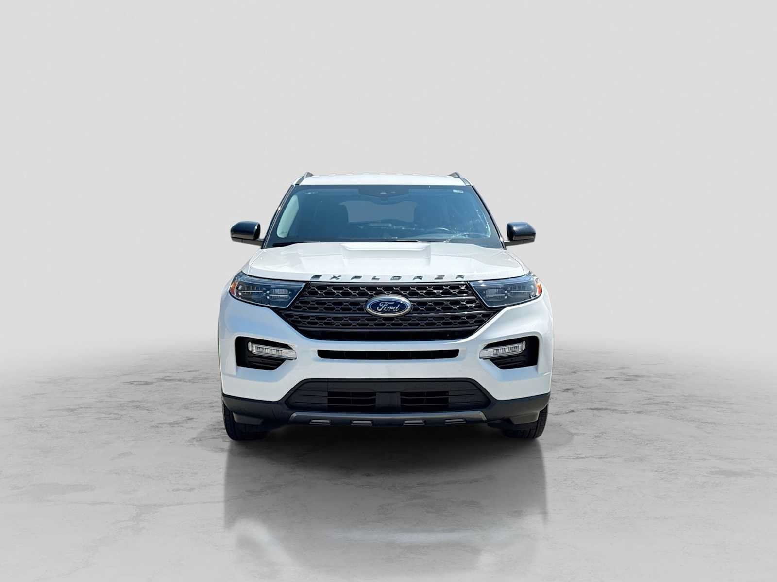 Used 2023 Ford Explorer XLT w/ Equipment Group 202A AWD/4WD image 9