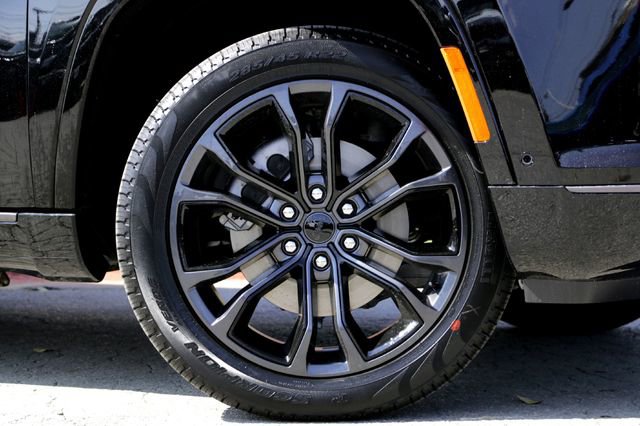 New 2026 Jeep Grand Wagoneer L Summit image 2