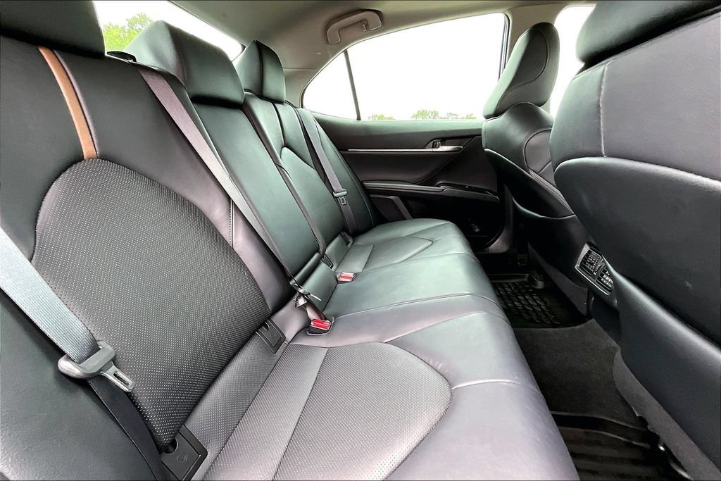 Used 2020 Toyota Camry XLE w/ Sunroof Package FWD image 26