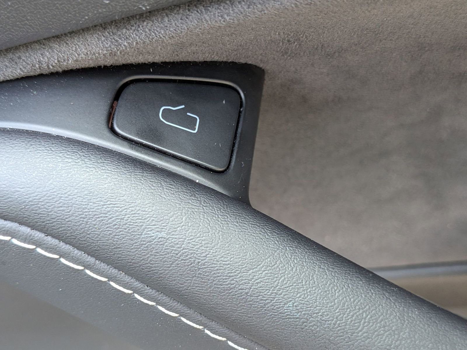 Used 2023 Tesla Model 3 Standard Range image 35