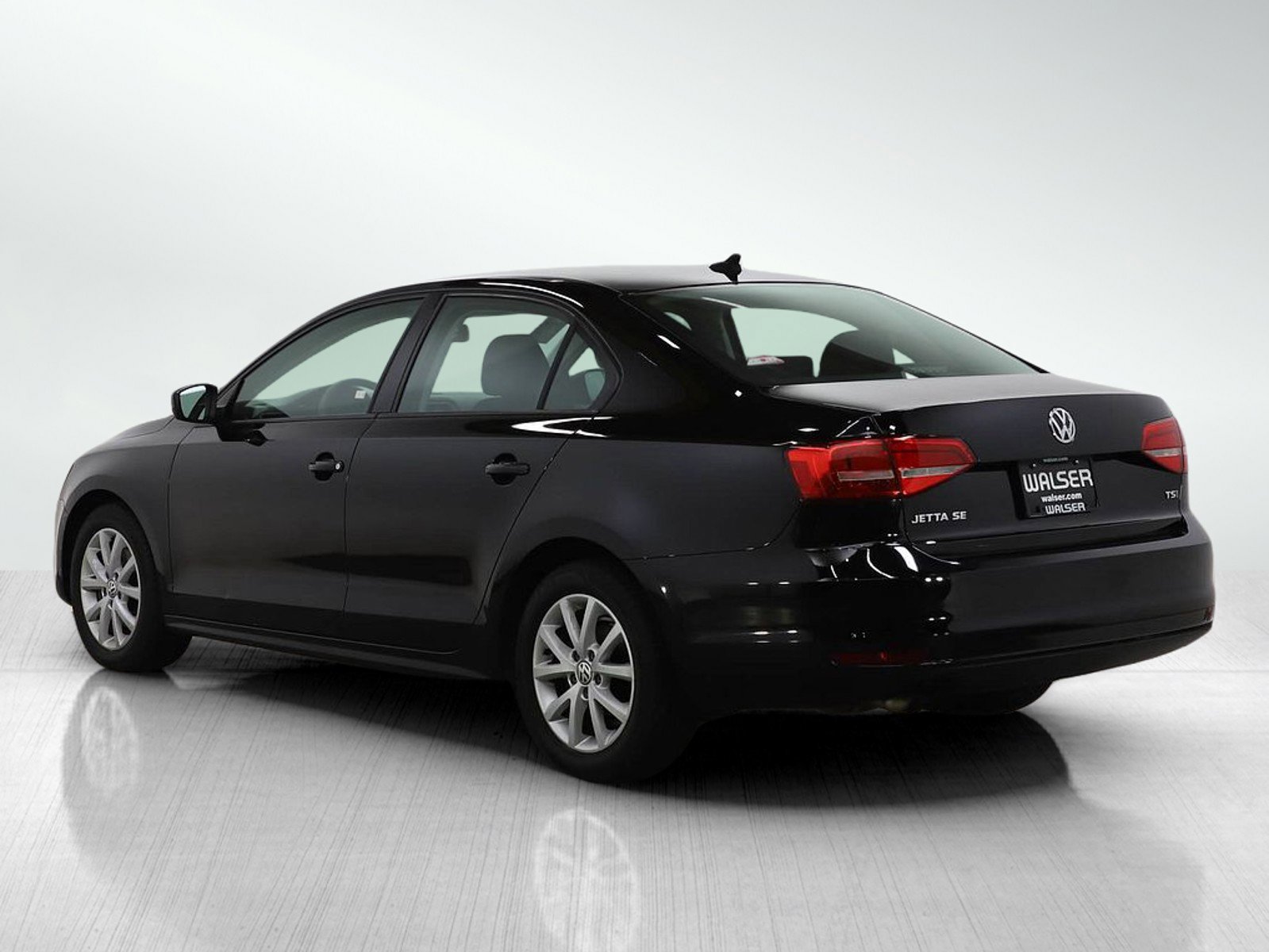 Used 2015 Volkswagen Jetta SE image 3