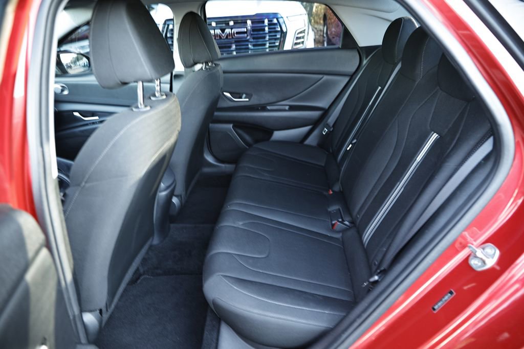 Used 2023 Hyundai Elantra SEL w/ Cargo Package image 14