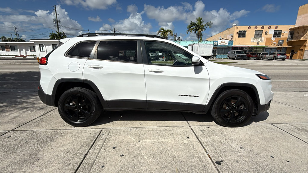 Used 2018 Jeep Cherokee Latitude FWD image 15