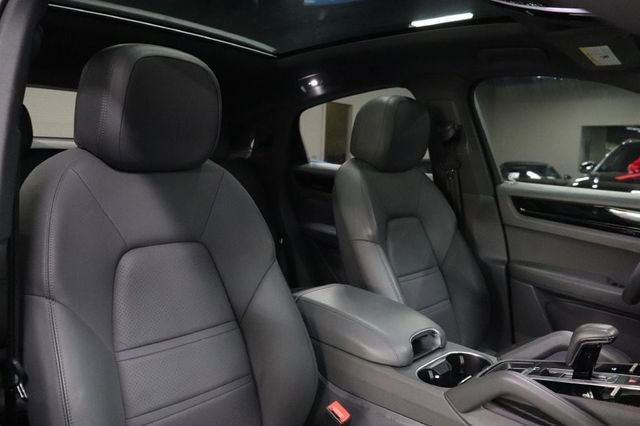 Used 2022 Porsche Cayenne Platinum Edition AWD/4WD image 24