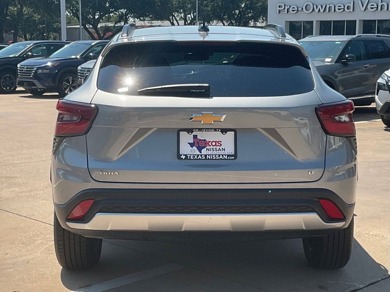 Used 2025 Chevrolet Trax LT w/ LT Convenience Package FWD image 5