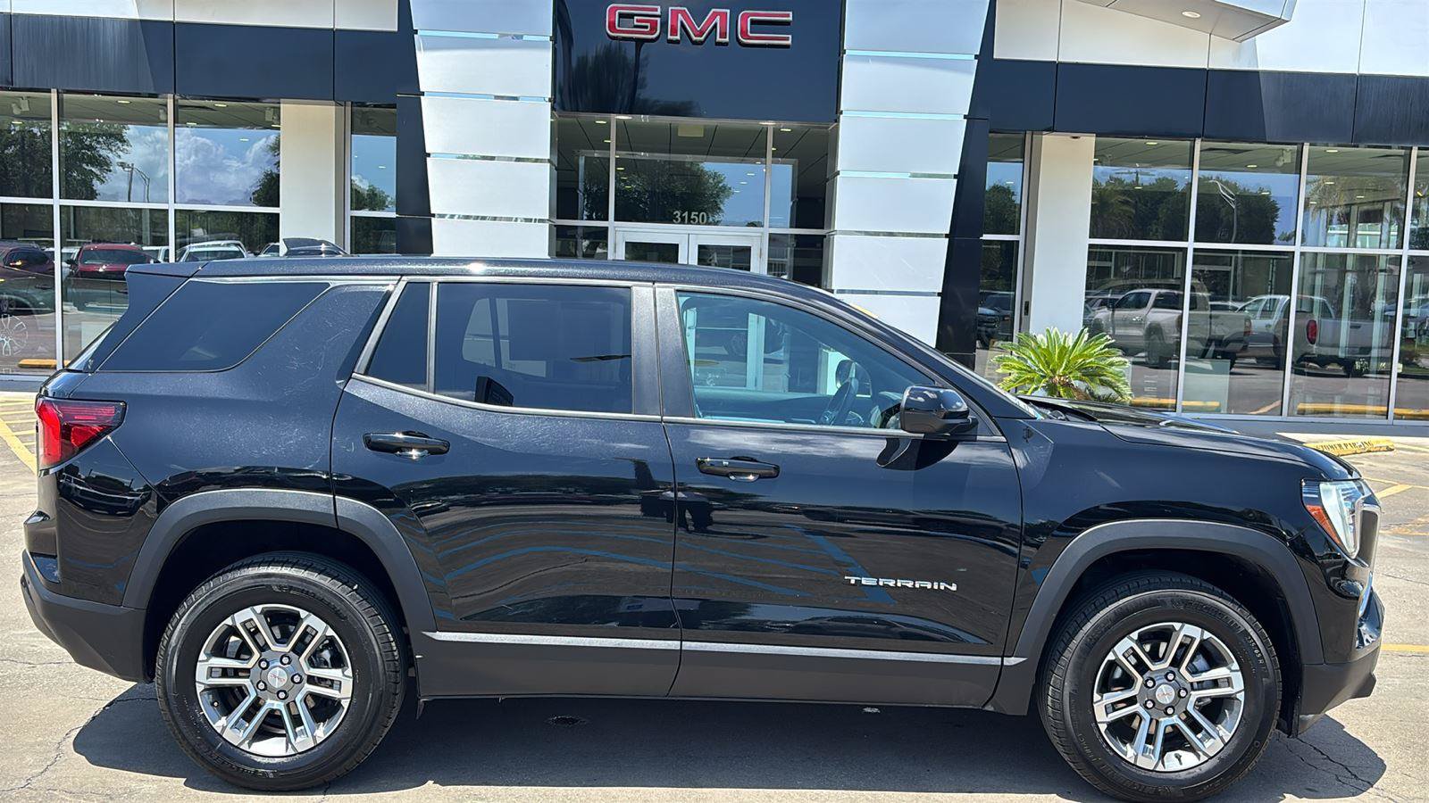 Certified 2025 GMC Terrain Elevation AWD/4WD image 8
