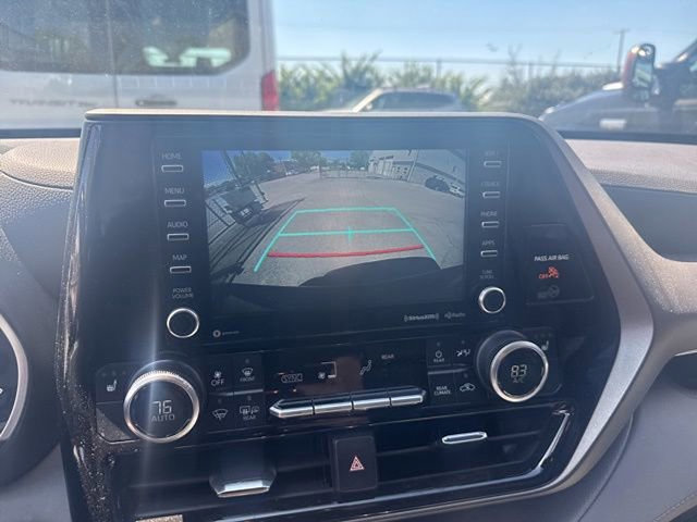 Used 2021 Toyota Highlander XLE AWD/4WD image 21