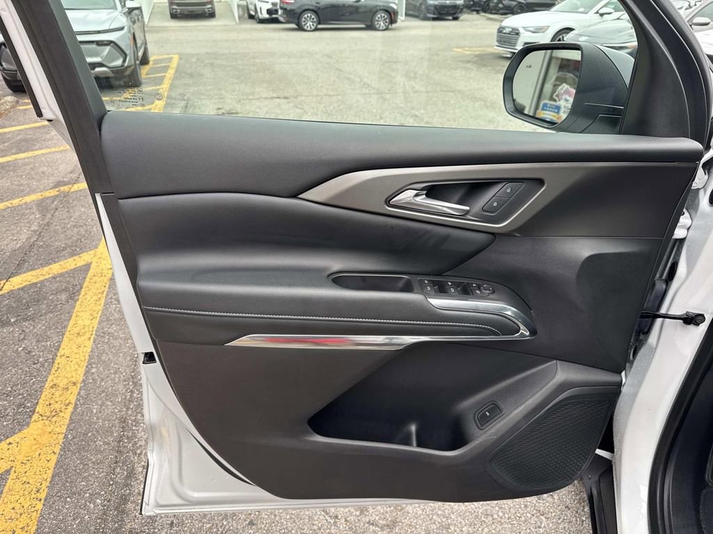 Certified 2025 Chevrolet Traverse LT image 20