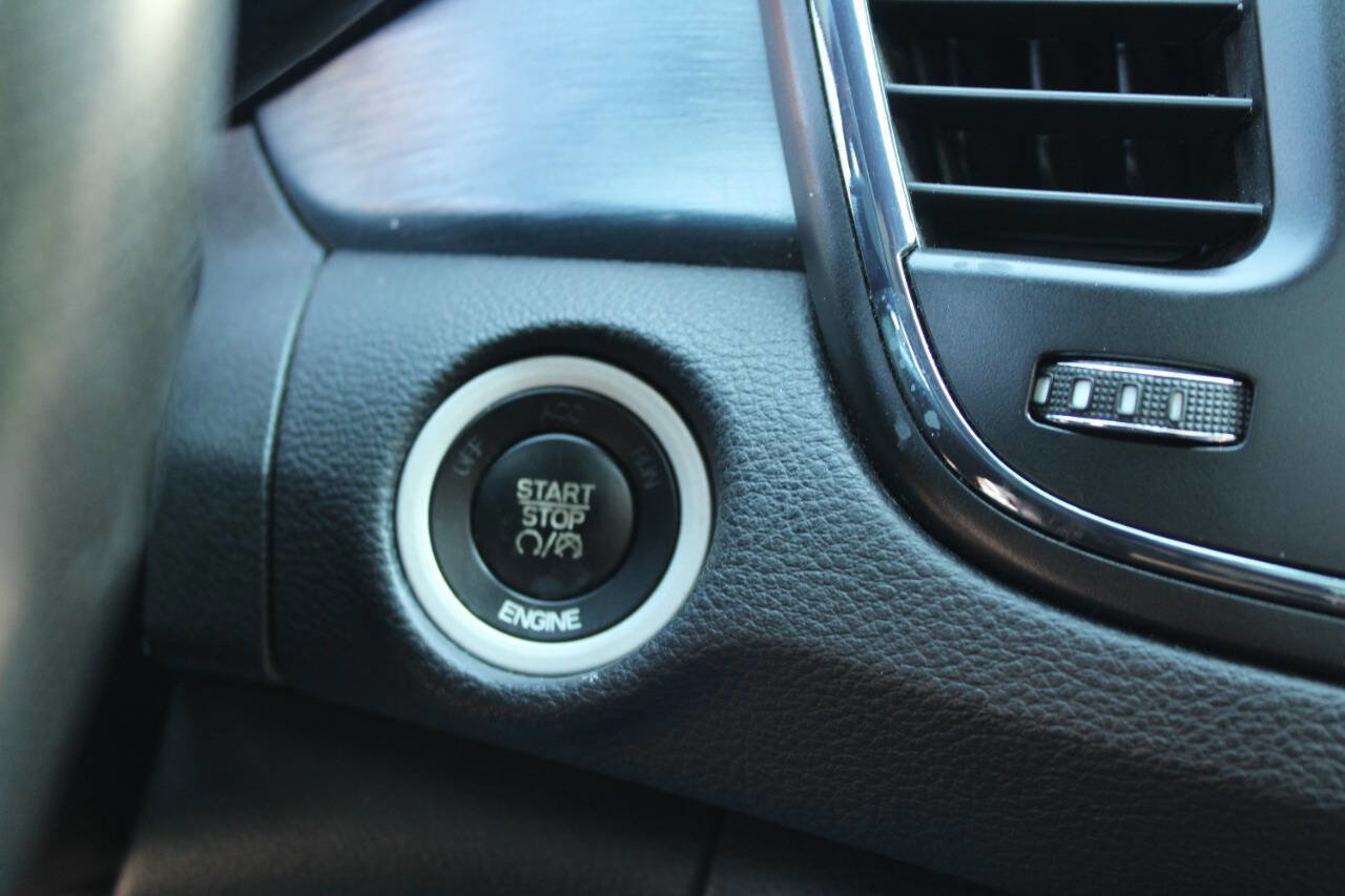 Used 2015 Chrysler 200 S w/ Comfort Group image 17