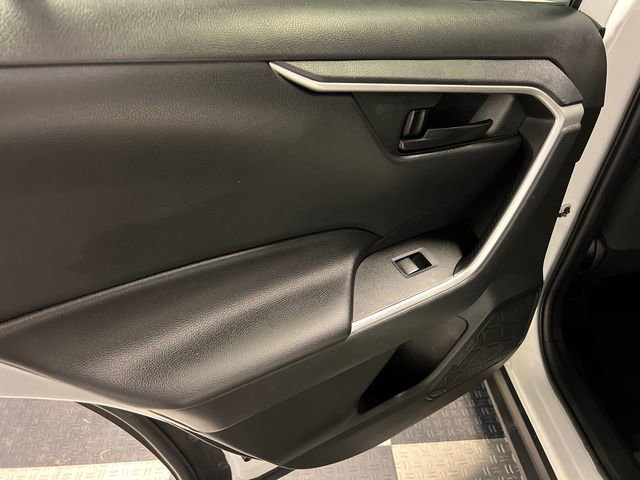 Used 2021 Toyota RAV4 LE image 15
