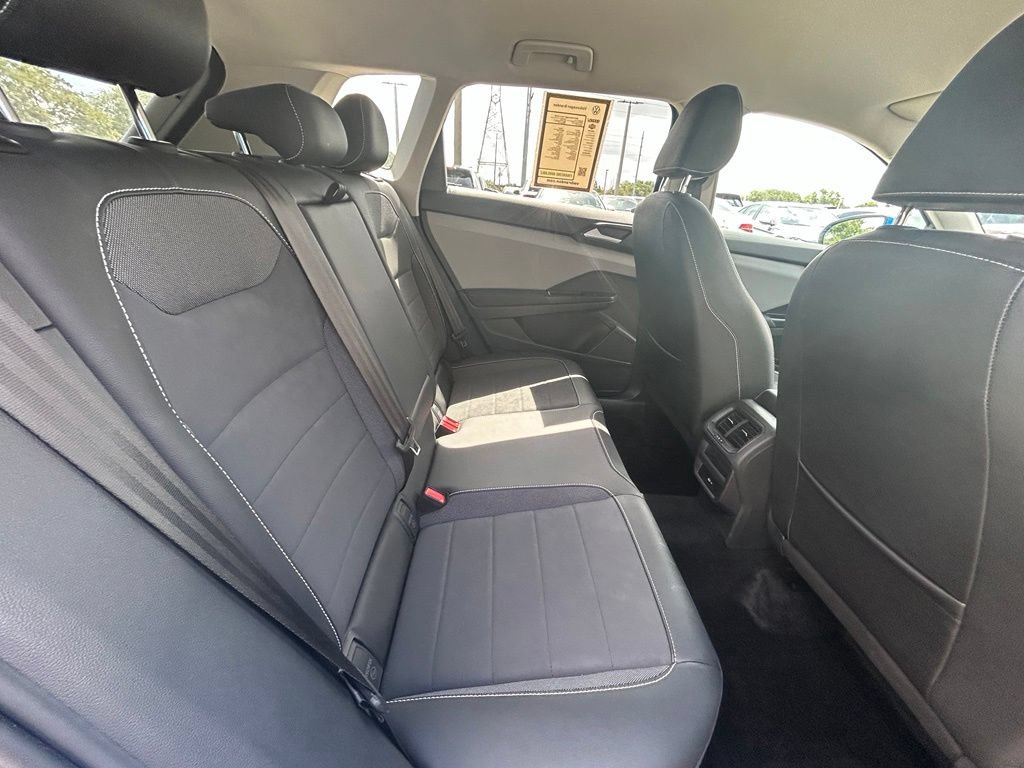 Certified 2022 Volkswagen Taos SE FWD image 37