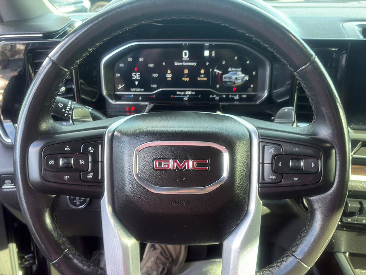 Used 2022 GMC Sierra 1500 SLT w/ SLT Premium Plus Package AWD/4WD image 17