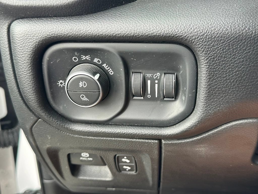 Used 2025 RAM 1500 Big Horn AWD/4WD image 34