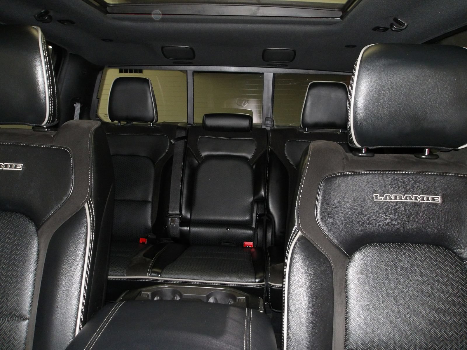 Used 2024 RAM 1500 Laramie AWD/4WD image 10