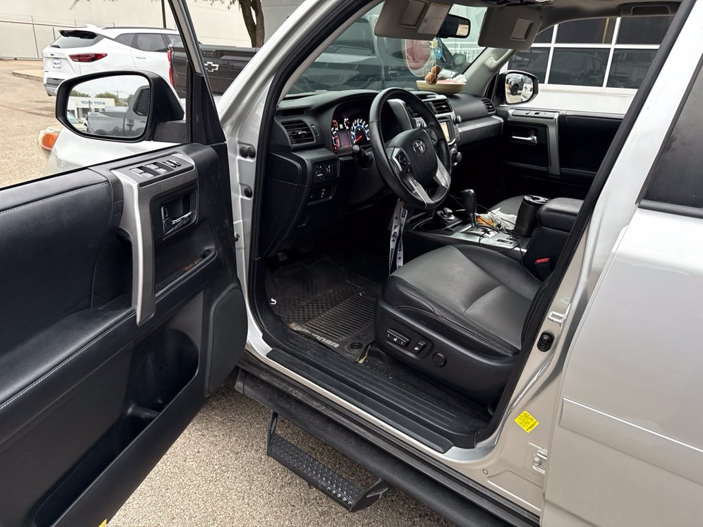 Used 2018 Toyota 4Runner SR5 Premium AWD/4WD image 8