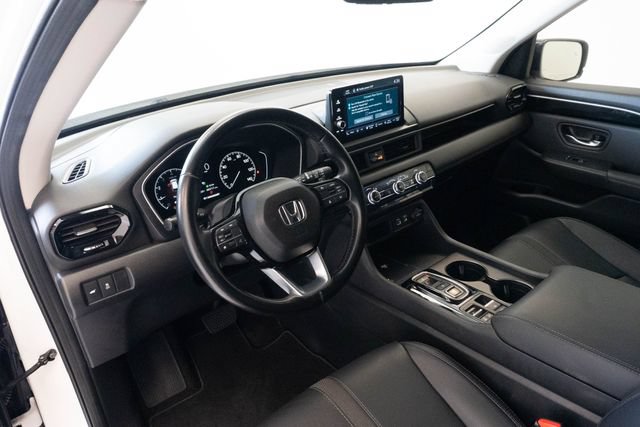 Used 2025 Honda Pilot EX-L image 3