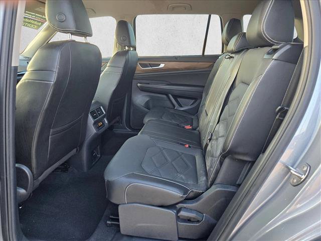 Used 2024 Volkswagen Atlas SE AWD/4WD image 16