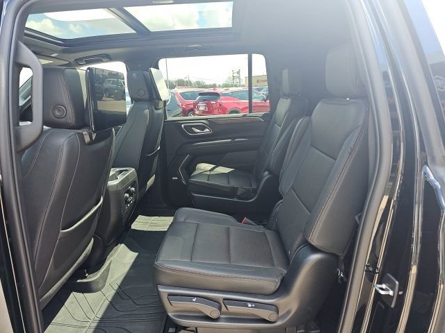 Used 2023 Chevrolet Suburban High Country AWD/4WD image 26