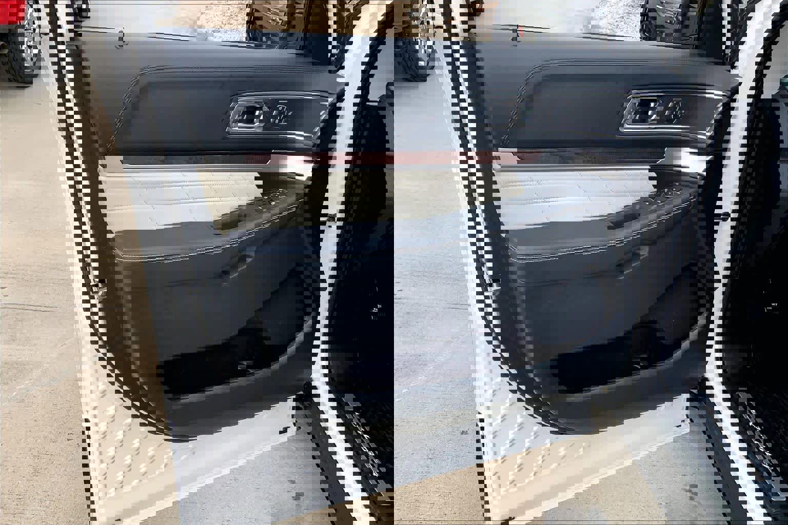 Used 2016 Ford Explorer Platinum image 22