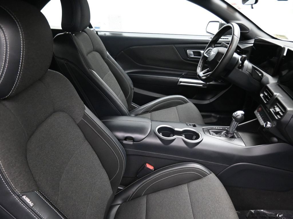 Used 2024 Ford Mustang Convertible image 11