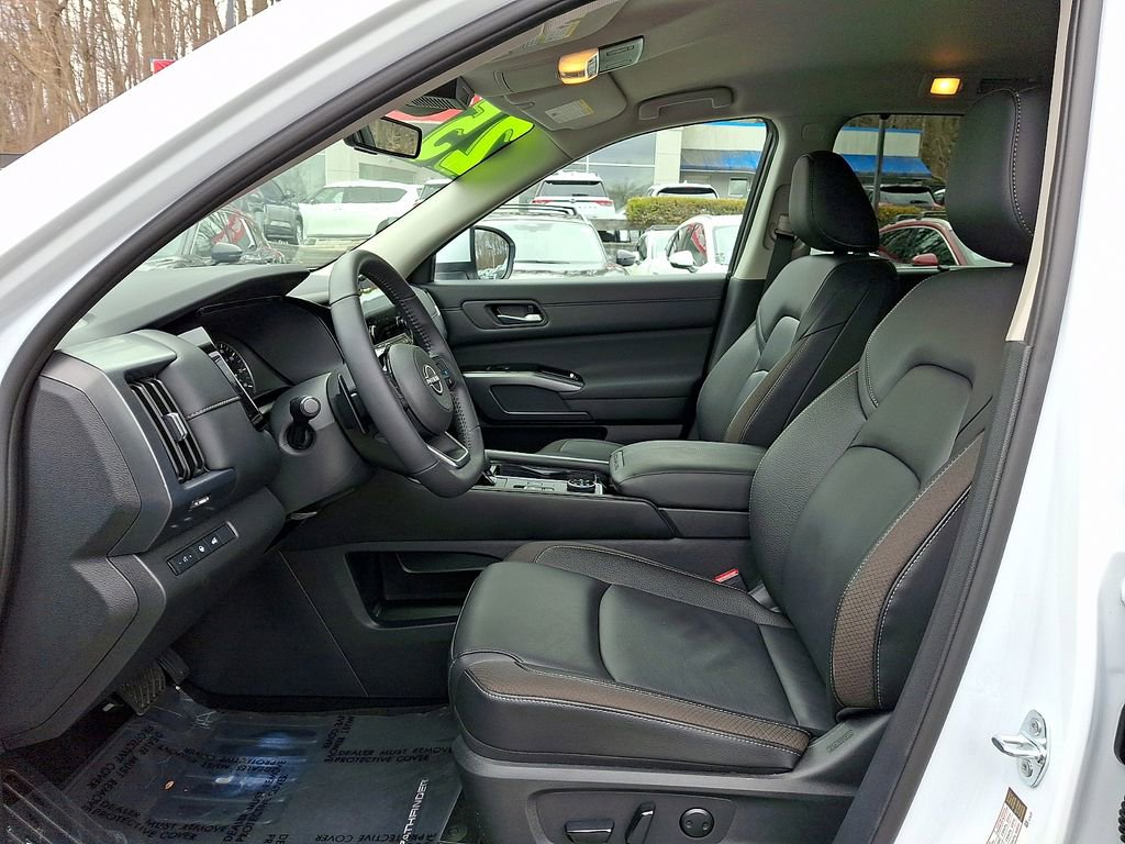 Used 2025 Nissan Pathfinder SL AWD/4WD image 15