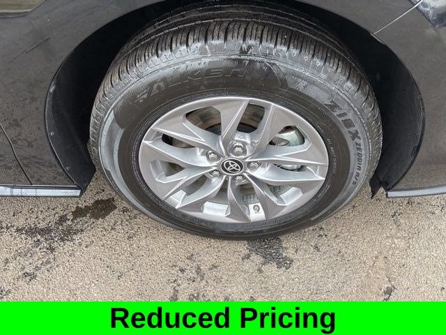 Used 2025 Toyota Sienna LE FWD image 37