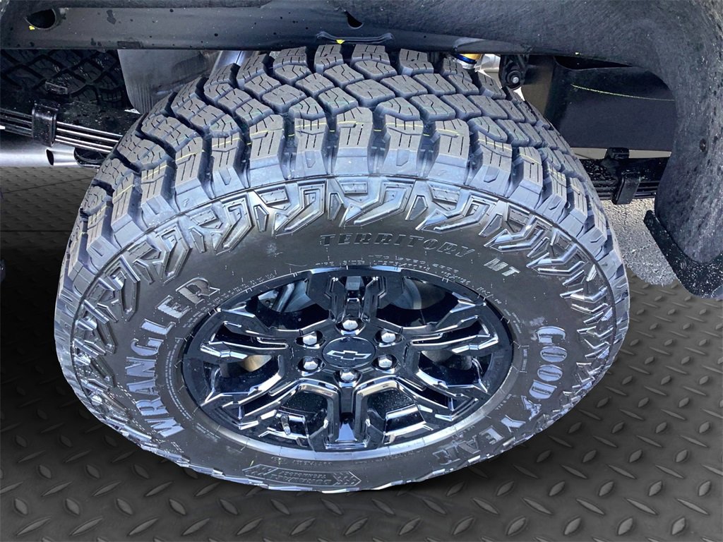 New 2026 Chevrolet Silverado 1500 ZR2 w/ Dark Appearance Package image 24