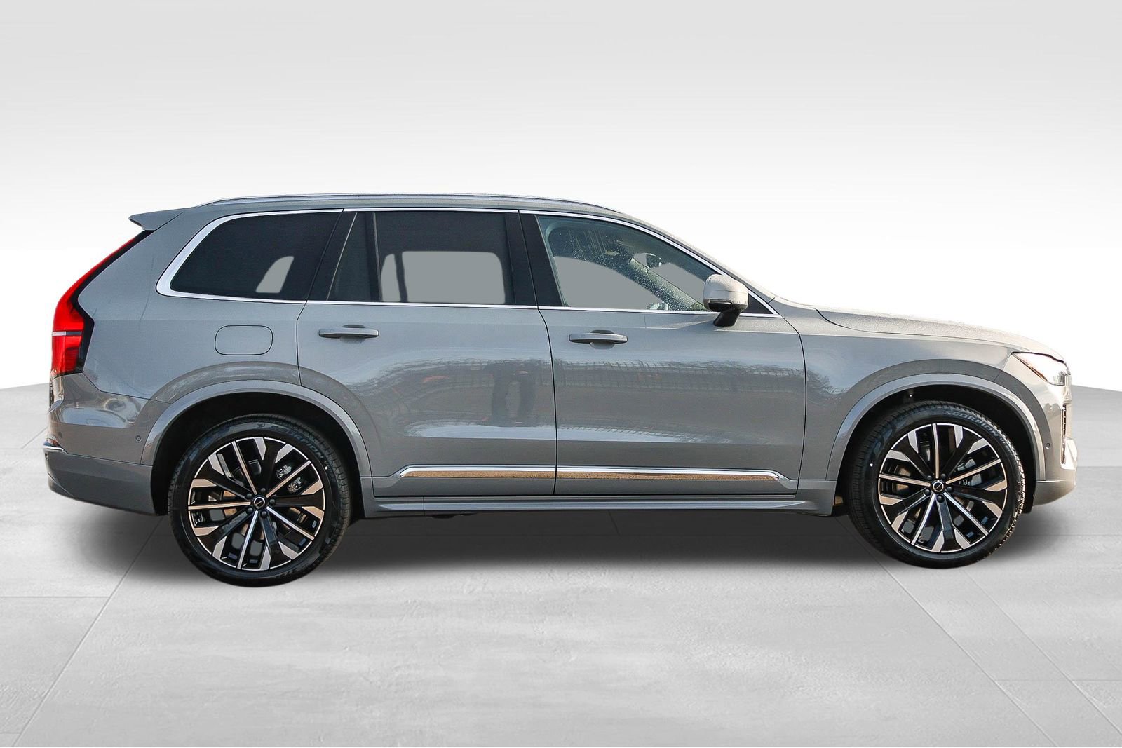New 2026 Volvo XC90 T8 Plus w/ Protection Package AWD/4WD image 4