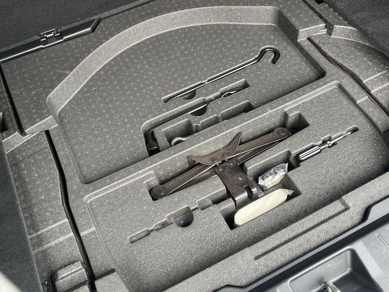 Used 2018 Subaru Outback 2.5i Touring AWD/4WD image 8