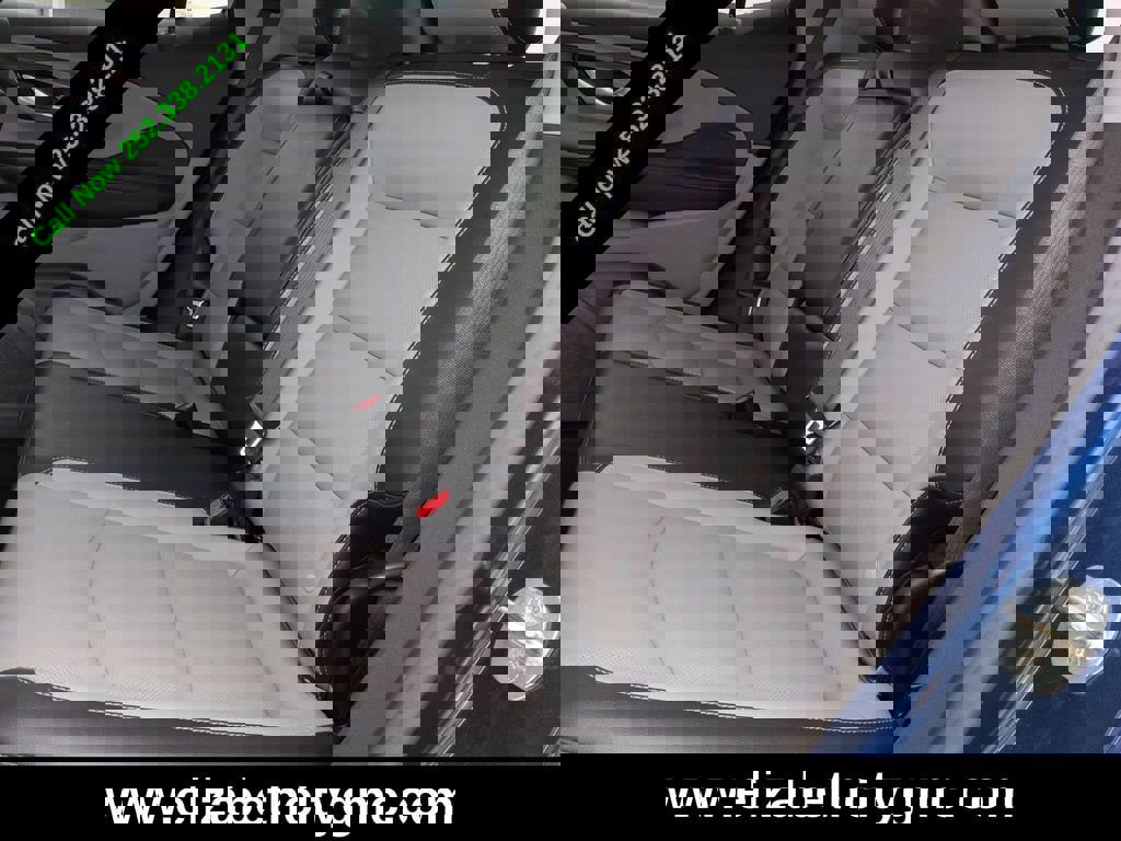 Used 2023 GMC Terrain SLT image 16