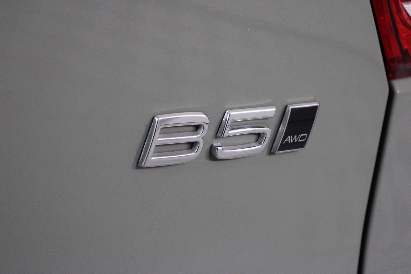 Certified 2025 Volvo XC40 B5 Plus image 20