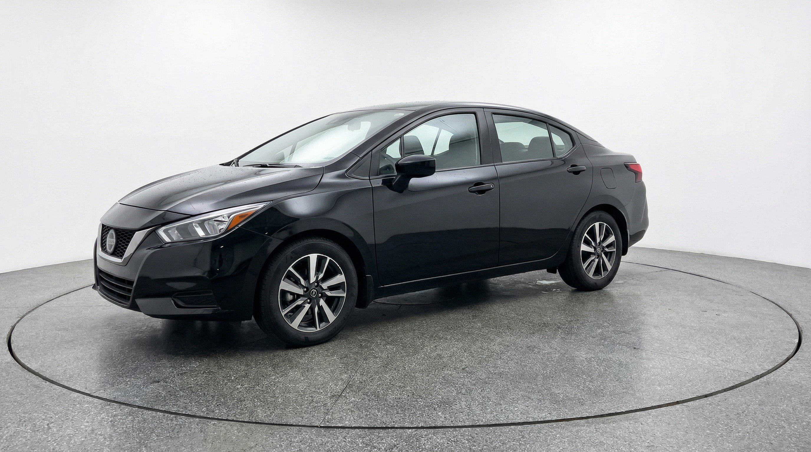 Used 2025 Nissan Versa SV image 3