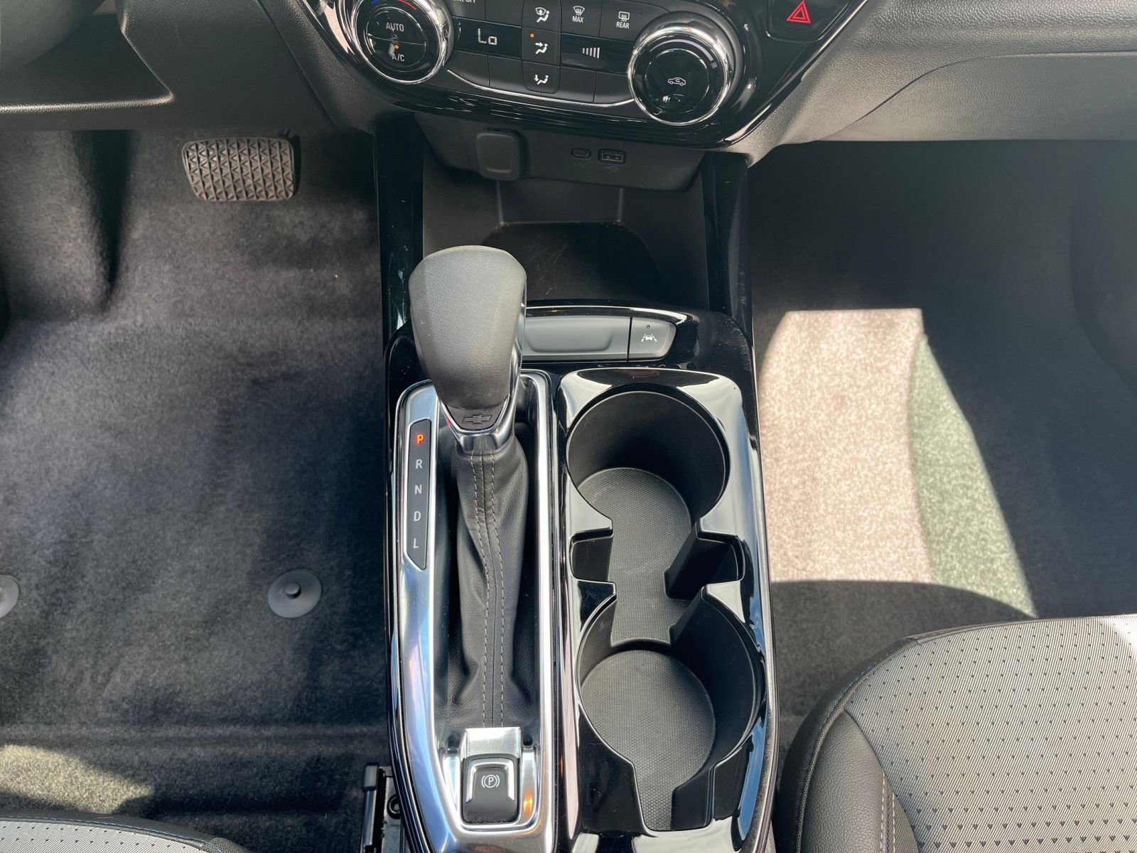 Used 2025 Chevrolet Trax LT FWD image 40