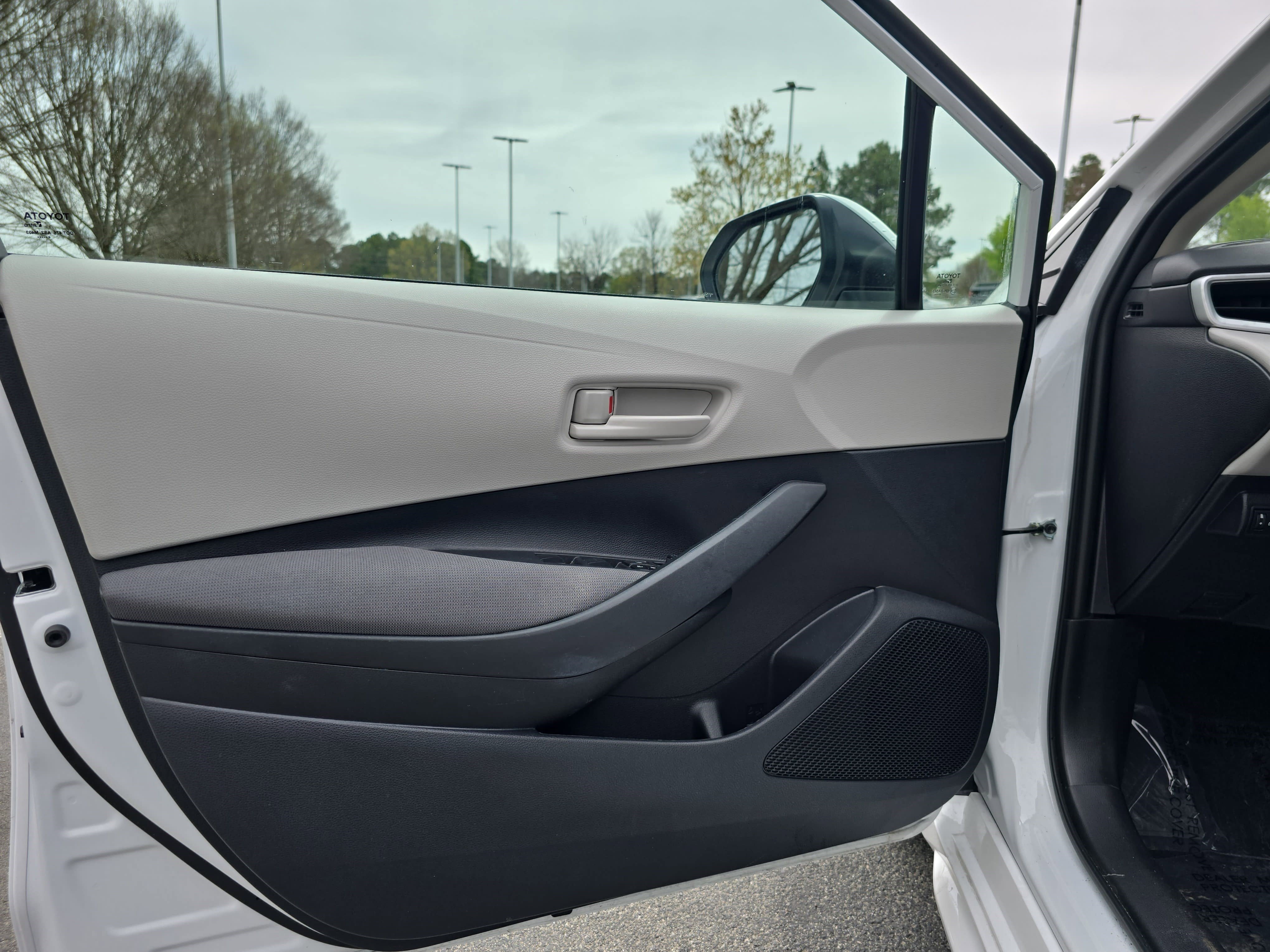 Used 2024 Toyota Corolla LE image 27